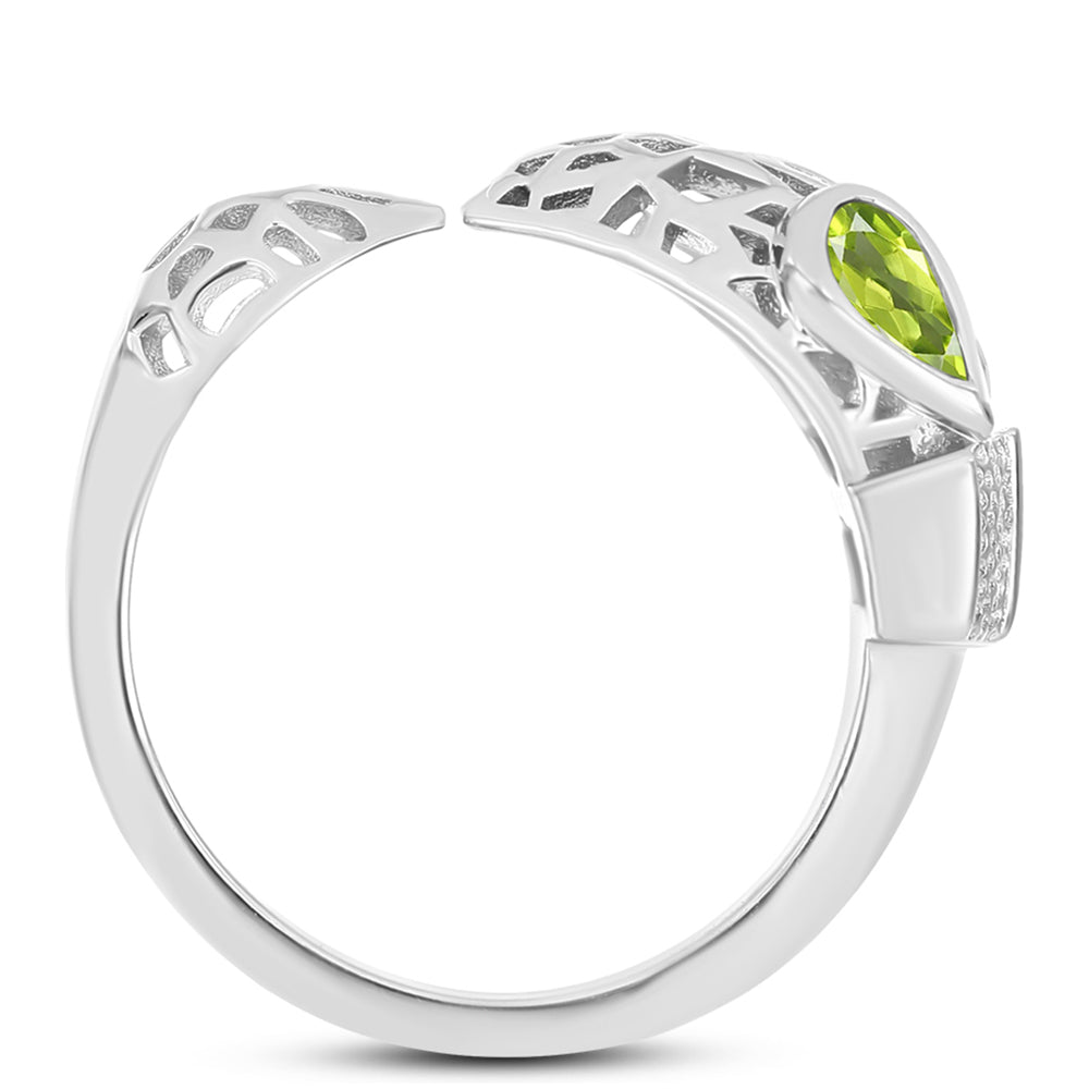 Stříbro 925/1000 - Prsten s Čchang-pajským Peridotem - Karátové číslo: 0.42. přibližná hmotnost: 3.52 gramů