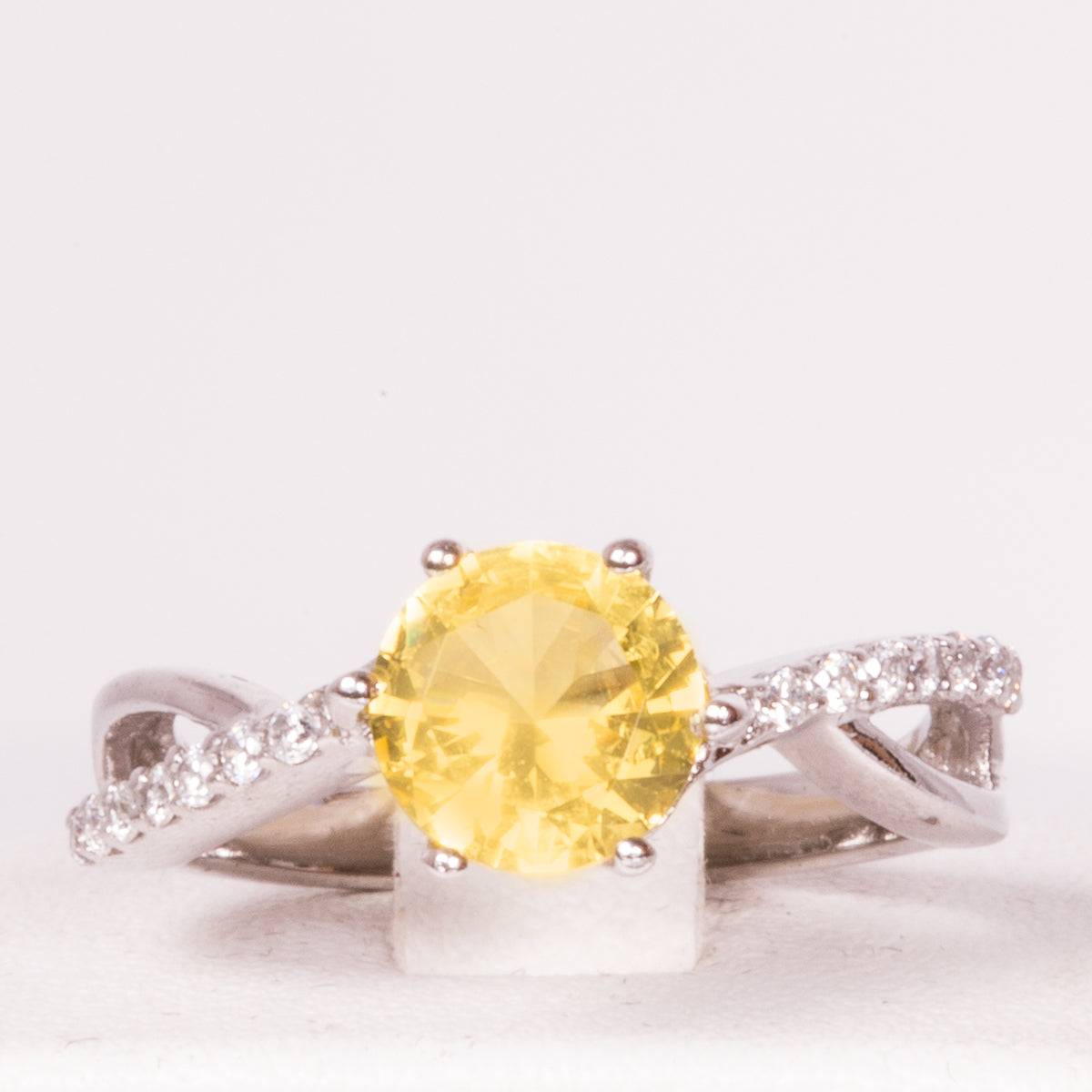 Bílým Zlatem Pozlacený Slitinový Prsten se Žlutým Emporia® Křišťálem | -80% Akce na Šperky