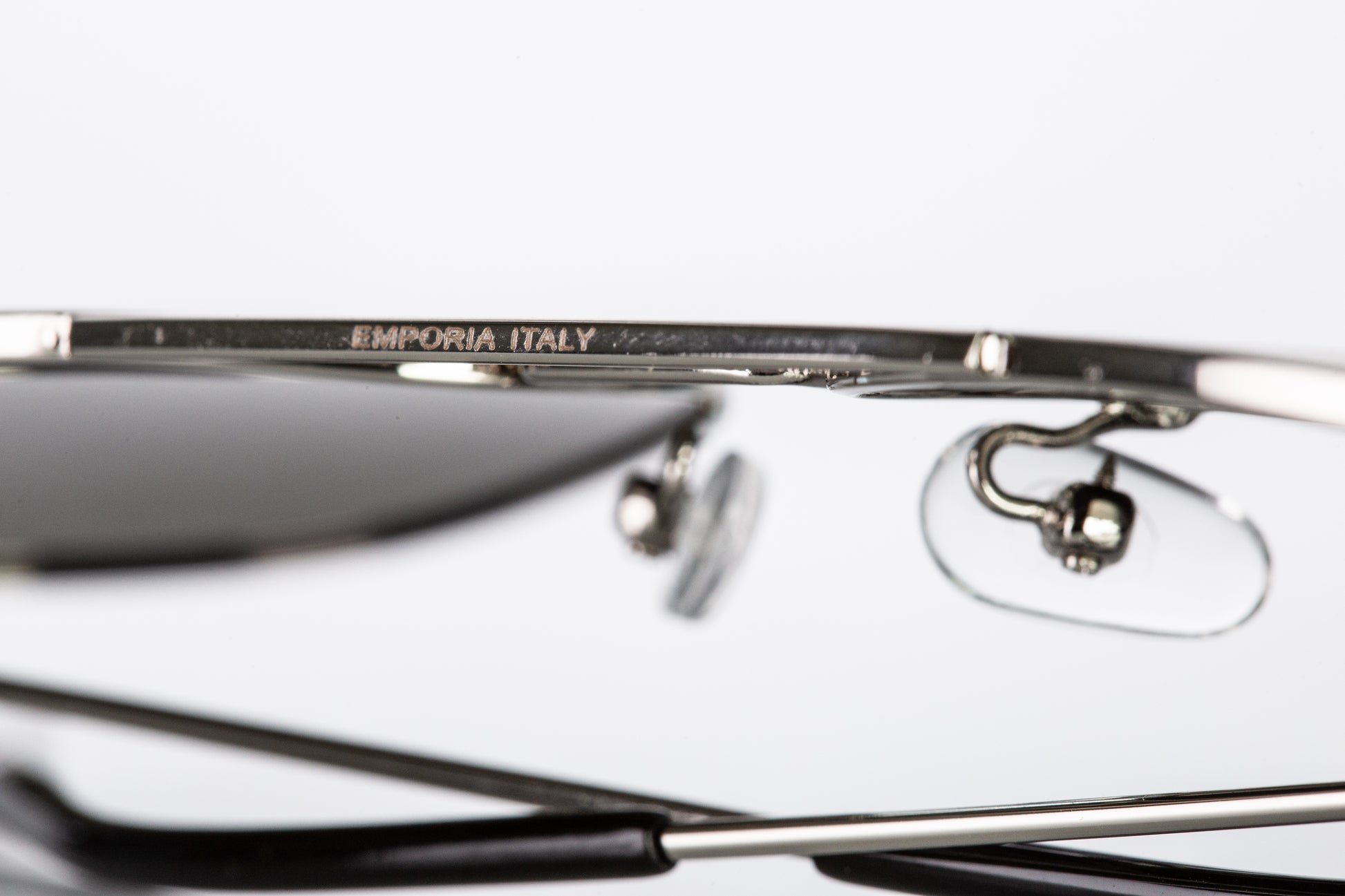 Emporia Italy - série Aviator "ŠÉF", polarizované sluneční brýle s UV filtrem, s pevným pouzdrem a čisticím hadříkem, tmavě šedé čočky, obroučky stříbrné barvy 8 