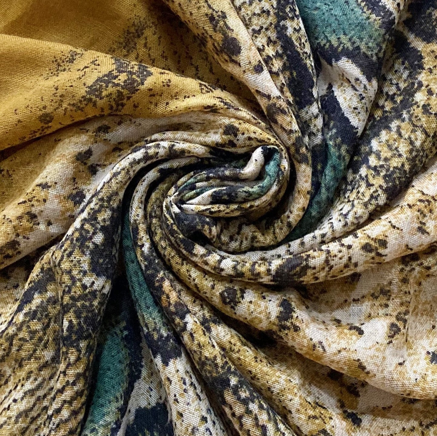 Žlutá Šála-šátek s Hadím vzorem, 90 cm x 190 cm | -80% Akce na Šperky